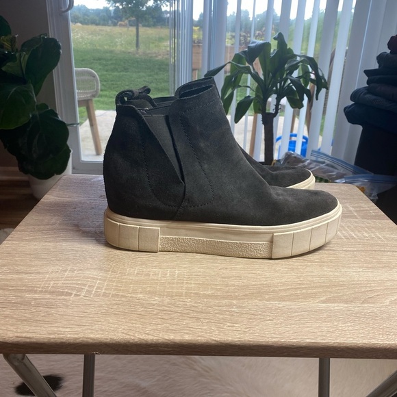 Dolce Vita Zabie Suede Platform Pull On Sneaker Booties - Picture 8 of 9